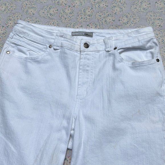 Chicos Platinum Darlene Crop pant white with navy embroidery details Size 1.5 - Picture 2 of 12